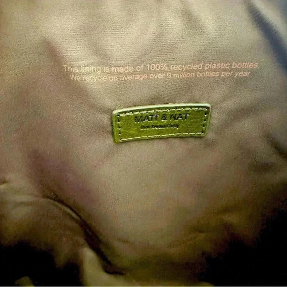 NWOT Matt & Nat 15" Vegan Laptop Case -
Vintage - Olive - Picture 6 of 9